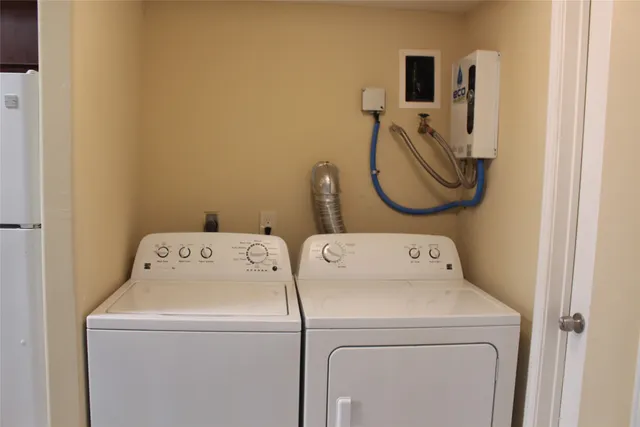 $925 | 16111 Aspenglenn Drive, Unit 609, Houston, TX 77084