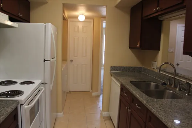 $925 | 16111 Aspenglenn Drive, Unit 609, Houston, TX 77084