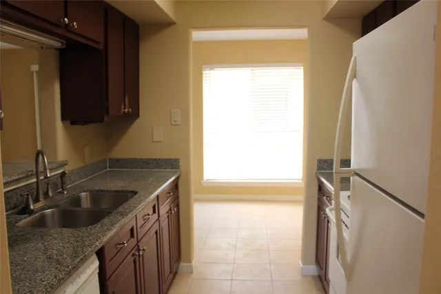 $925 | 16111 Aspenglenn Drive, Unit 609, Houston, TX 77084