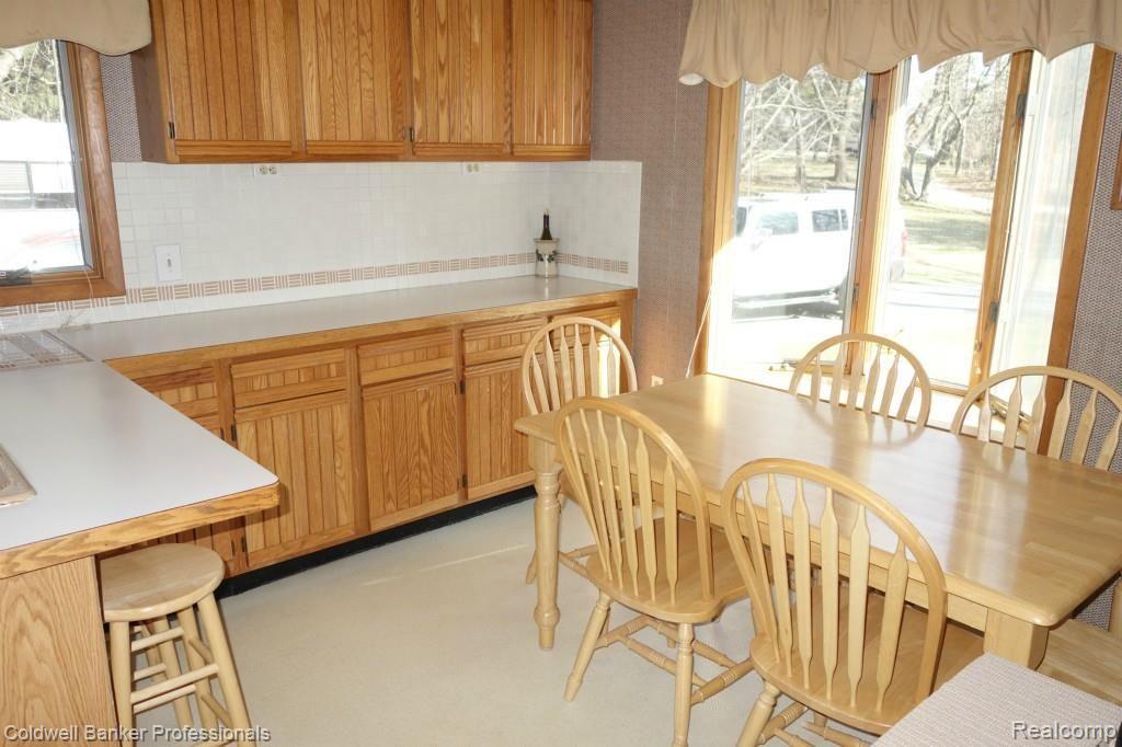 1095 East Buell Road Rochester, MI 48306 - Photo 23 of 25 Kitchen View 6