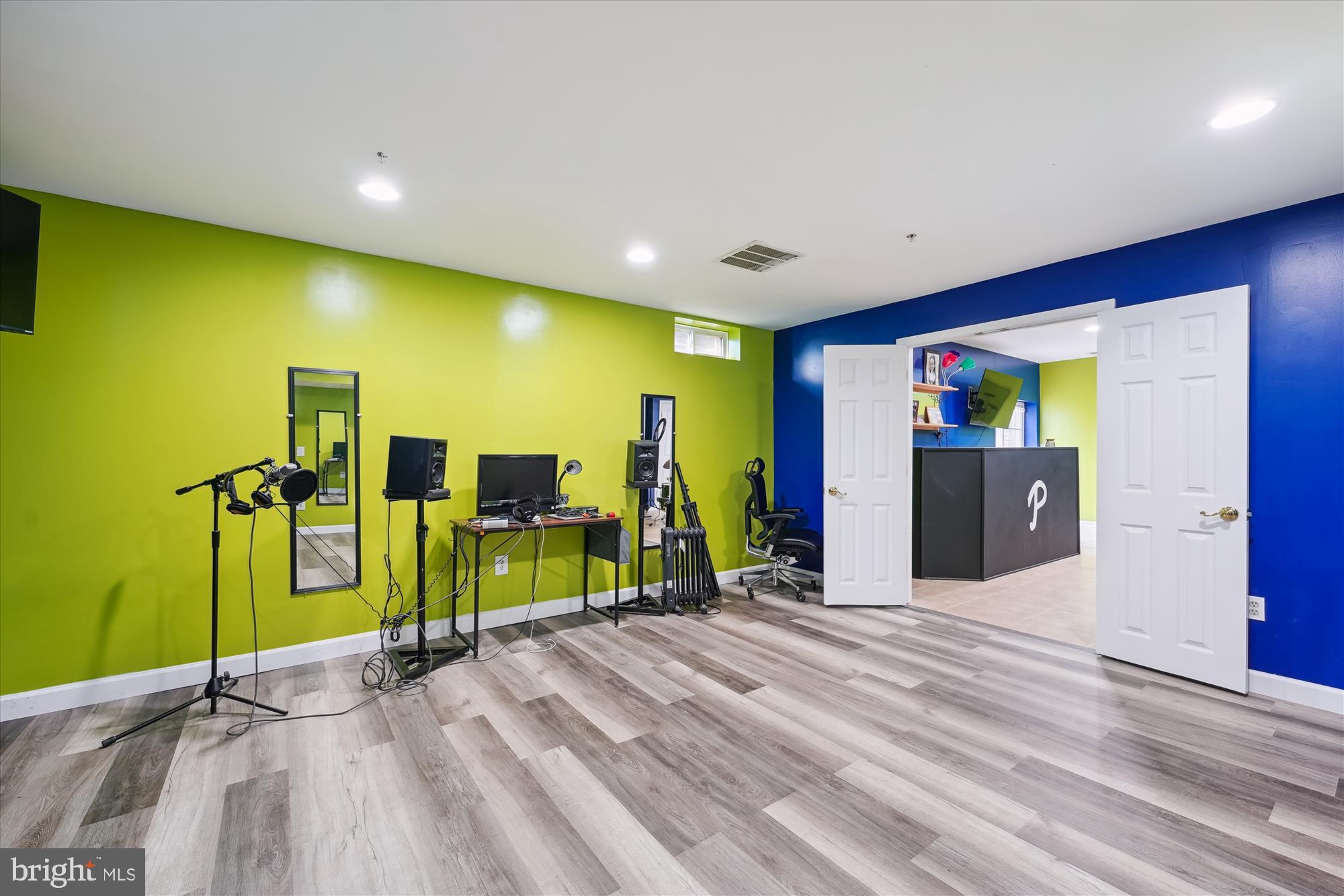 7306 Sudley Avenue Brandywine, MD 20613 - Photo 30 of 46 a view of a livingroom with furniture