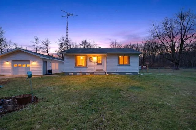 $209,900 | 472 Maitland Drive, Horton, MI 49246