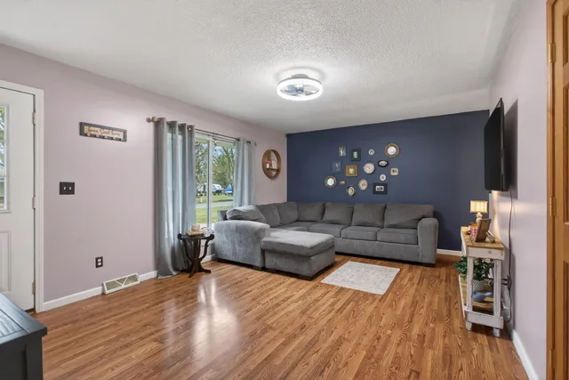 $209,900 | 472 Maitland Drive, Horton, MI 49246