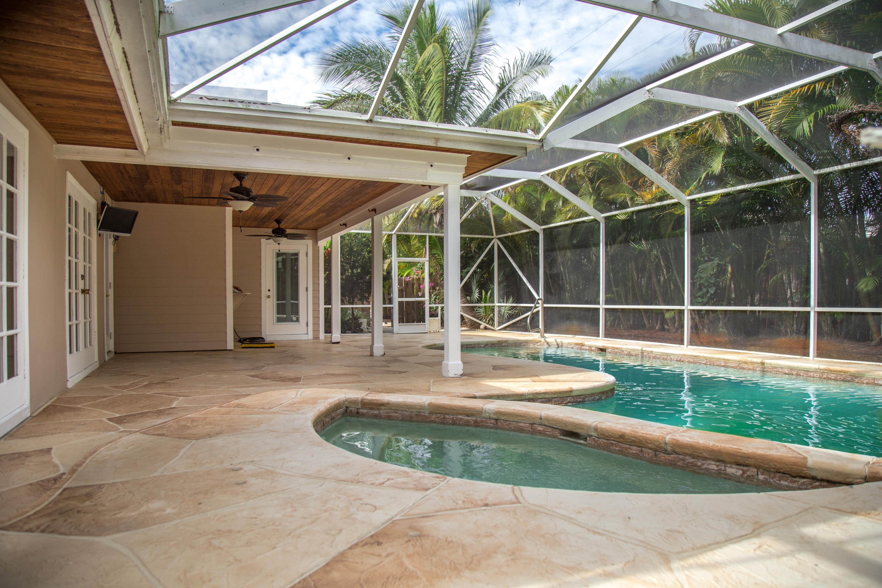 1981 Ascott Road North Palm Beach, FL 33408 - Photo 8 of 9 Patio_Corner1