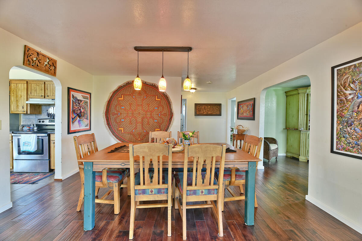 4670 Winnetka Road White City, OR 97503 - Photo 5 of 36 8