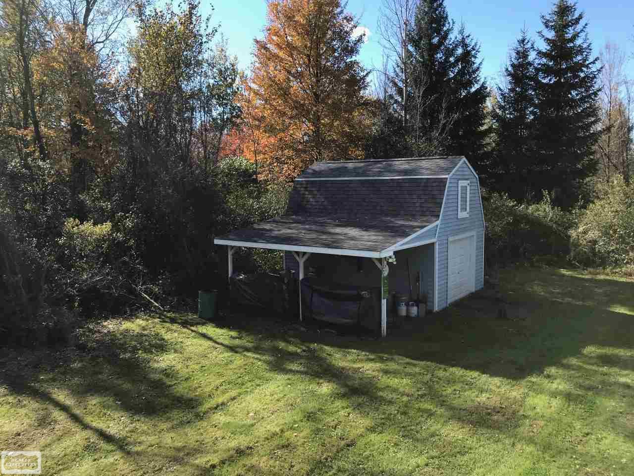 19440 Armada Ridge Road Armada, MI 48005 - Photo 18 of 25 31364398-17.JPG
