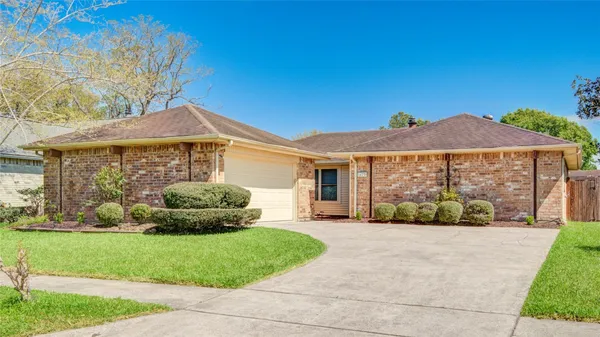 $2,100 | 16739 Selder Drive, Friendswood, TX 77546