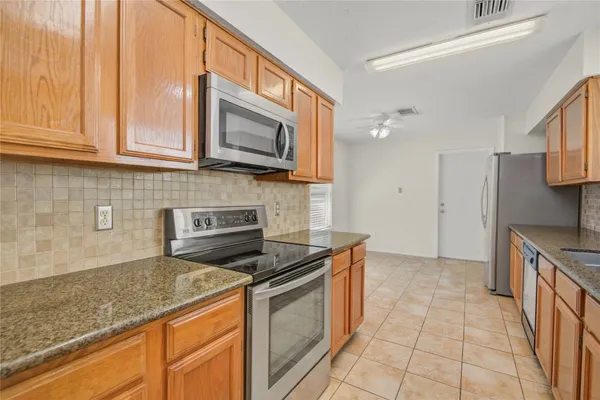 $2,100 | 16739 Selder Drive, Friendswood, TX 77546