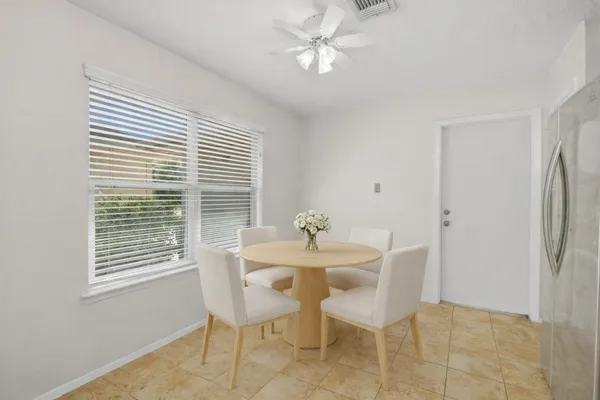 $2,100 | 16739 Selder Drive, Friendswood, TX 77546