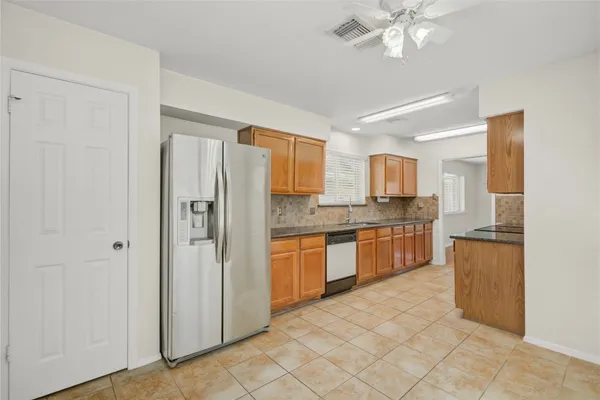 $2,100 | 16739 Selder Drive, Friendswood, TX 77546