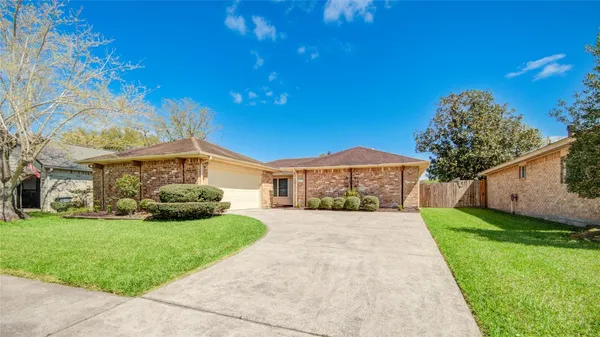 $2,100 | 16739 Selder Drive, Friendswood, TX 77546