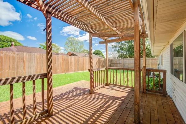 $2,100 | 16739 Selder Drive, Friendswood, TX 77546