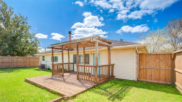 $2,100 | 16739 Selder Drive, Friendswood, TX 77546