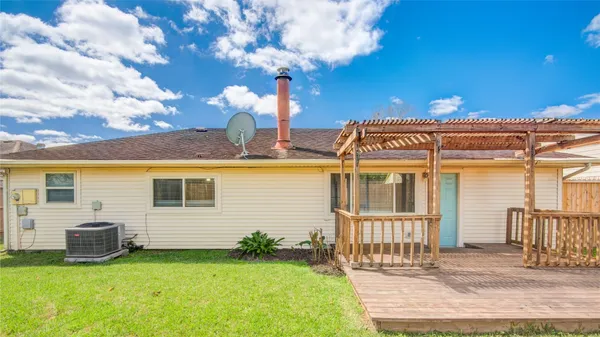 $2,100 | 16739 Selder Drive, Friendswood, TX 77546