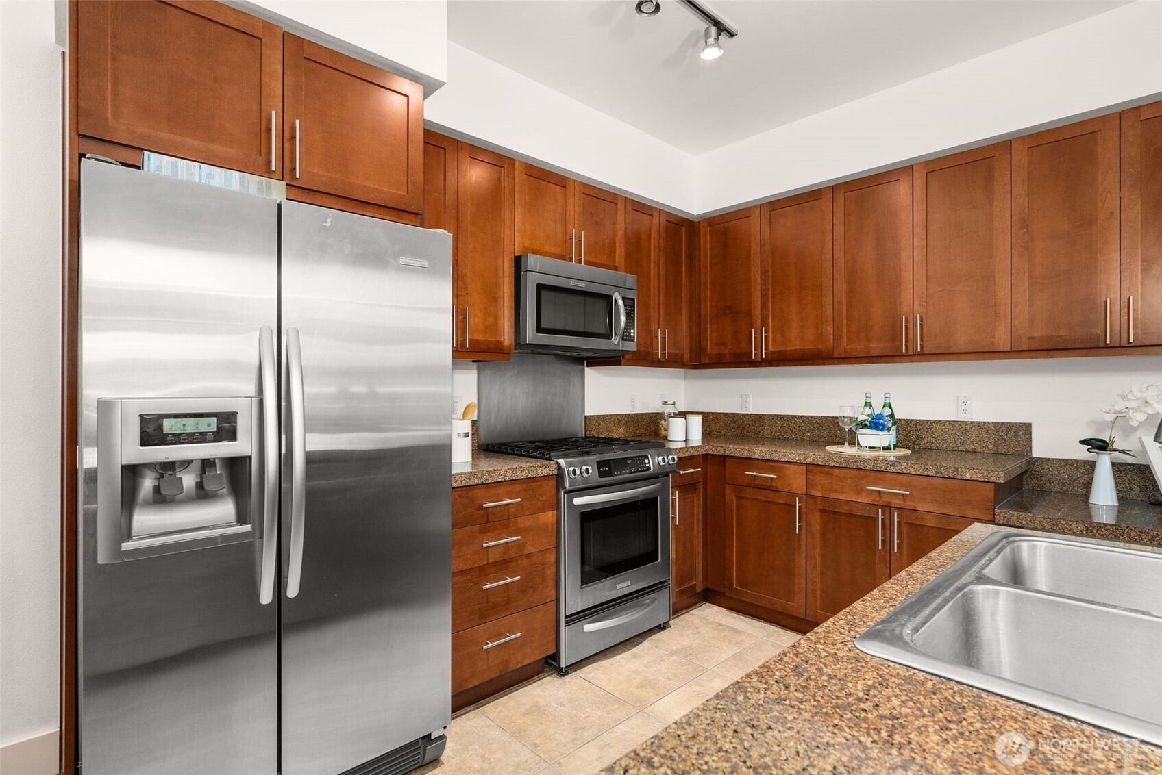 8535 Avondale Road Northeast, Unit A303 Redmond, WA 98052 - Photo 8 of 28 Gallery Image 8