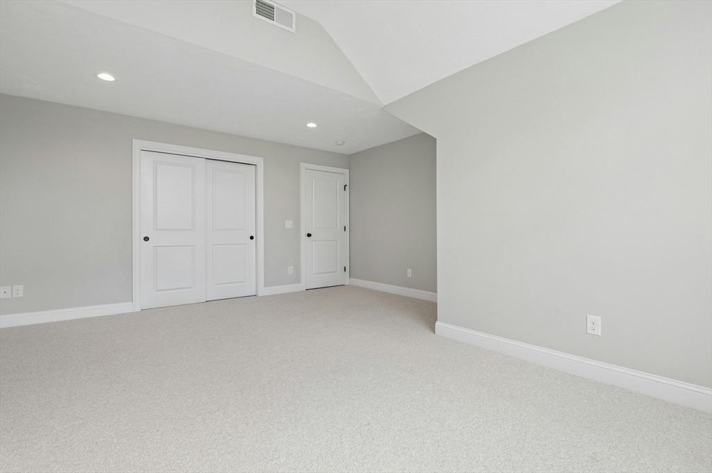 129 Derby Street Worcester, MA 01604 - Photo 31 of 41