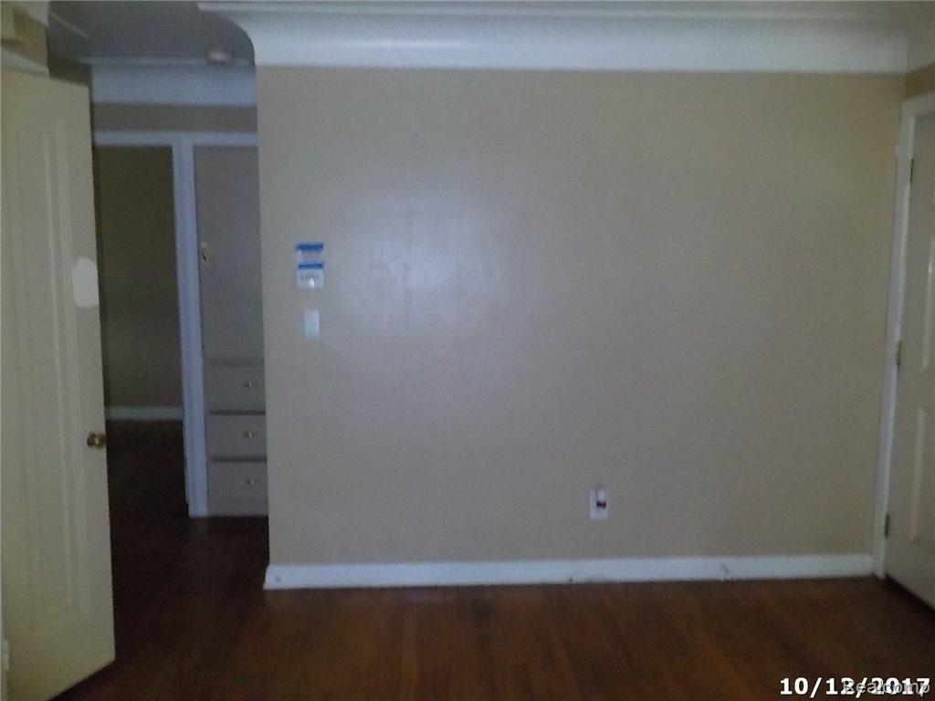 2517 Mackin Road Flint, MI 48504 - Photo 10 of 22 DSCN2411.jpg
