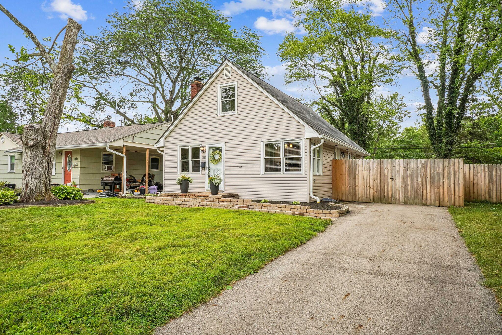 2184 Shrewsbury Road Columbus, OH 43221 - Photo 3 of 30 3-web-or-mls-2184-shrewsbury-rd