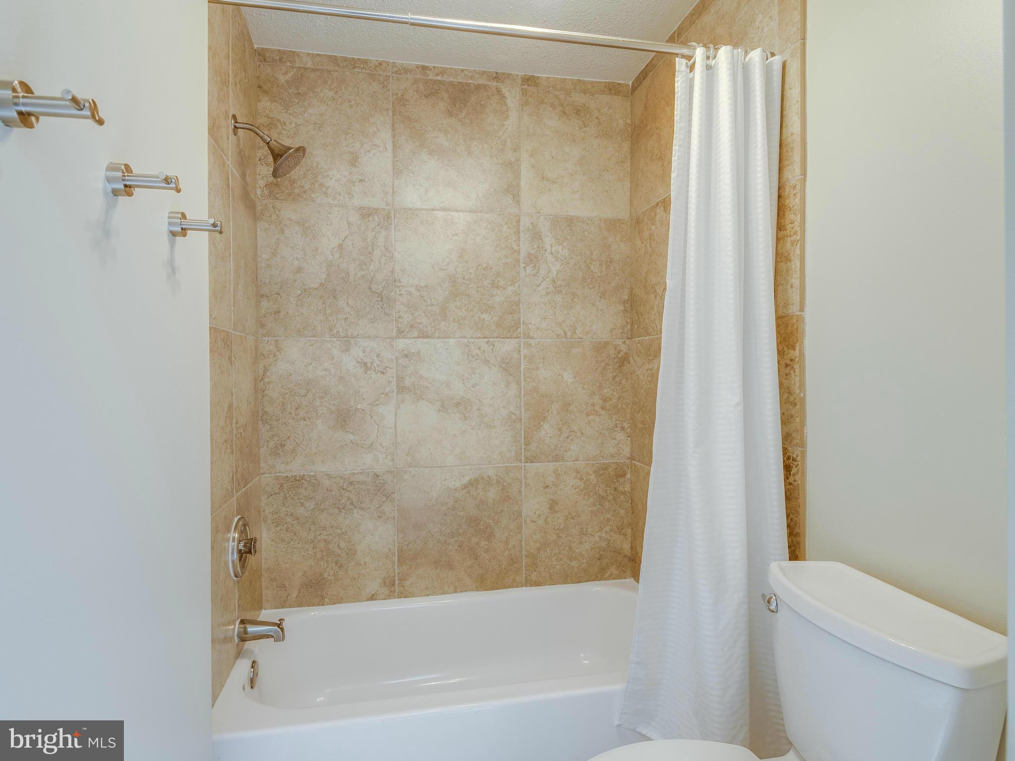 2323 Glade Bank Way Reston, VA 20191 - Photo 23 of 30 Bath (Master)