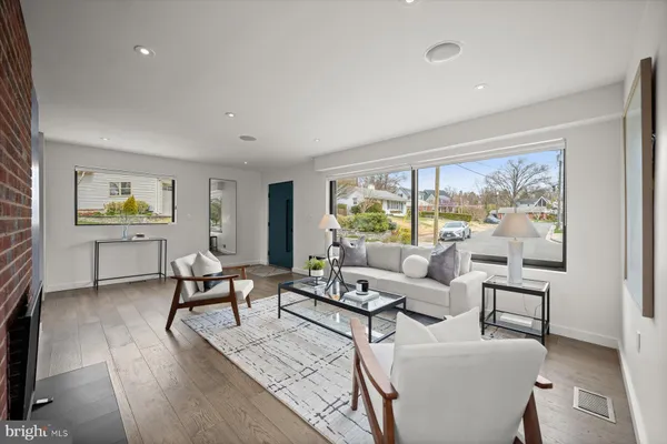 $1,850,000 | 3004 North Underwood Street, Arlington, VA 22213