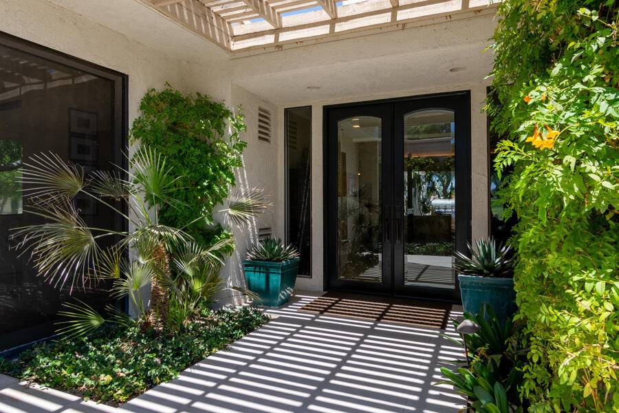 723 Inverness Drive Rancho Mirage, CA 92270 - Photo 7 of 49 a view of backyard with potted plants and a large tree
