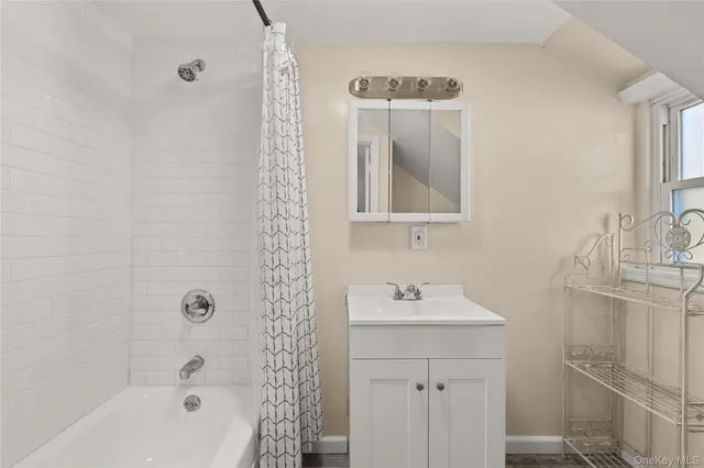 $2,200 | 174 Mills Pond Road, Unit 2D, St. James, NY 11780