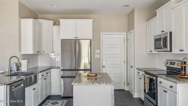 $420,000 | 1141 Yellowwood Drive, Aberdeen, NC 28315