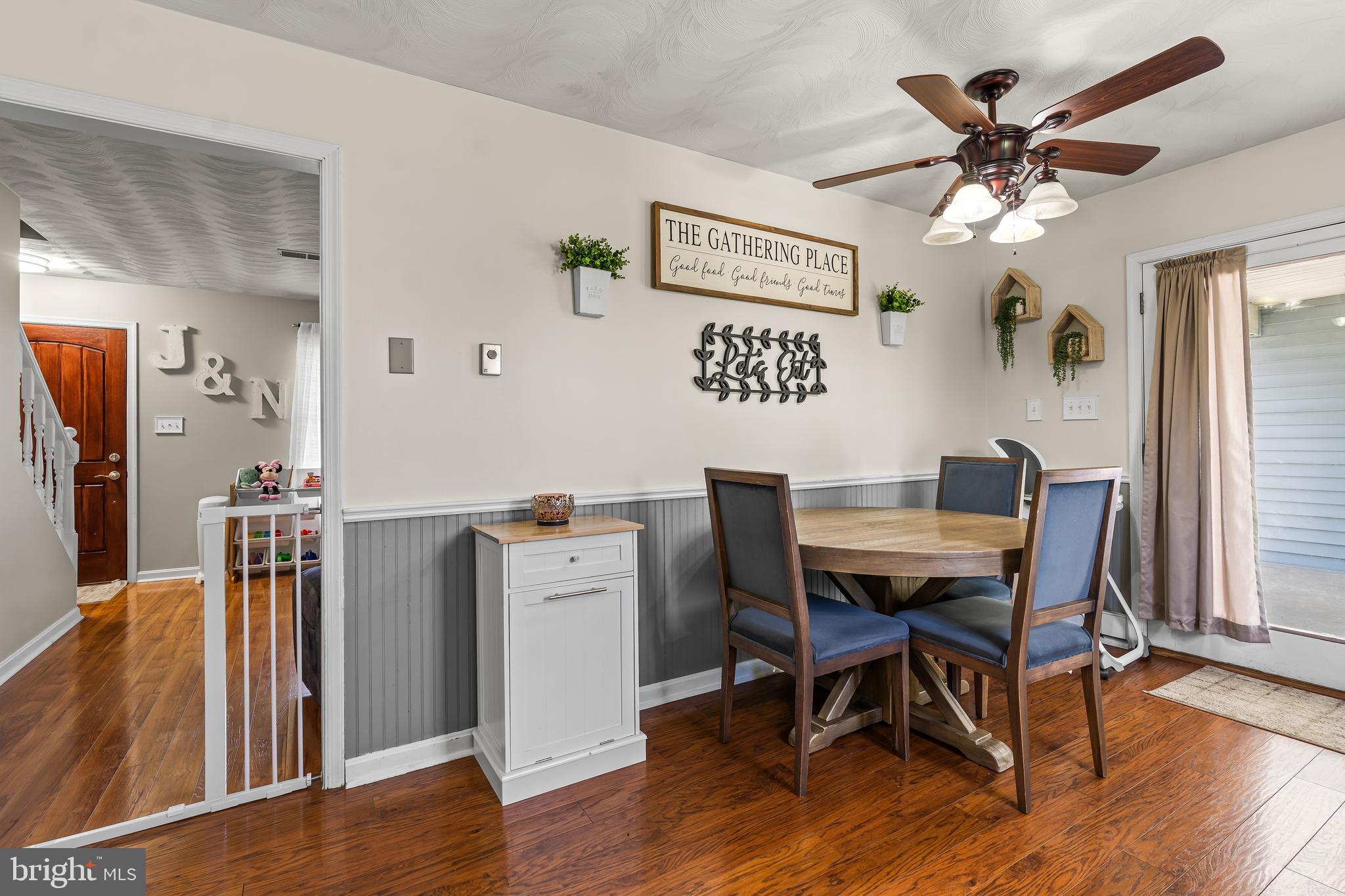 4495 Fort McCord Road Chambersburg, PA 17202 - Photo 12 of 33 Kitchen and dining area