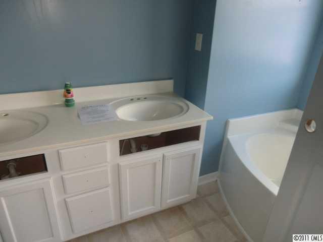 3224 Barons Court Road, Unit 6 Charlotte, NC 28213 - Photo 10 of 11