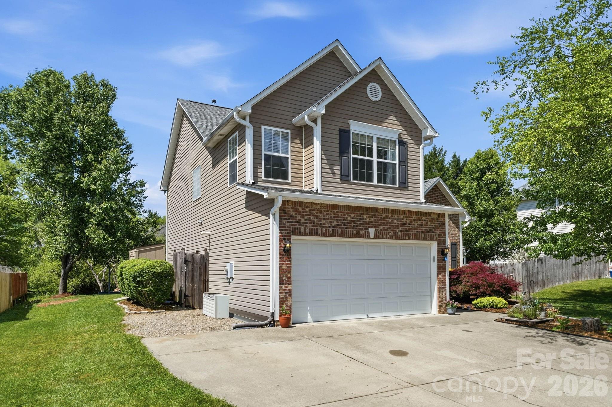 322 Wildbriar Road Fletcher, NC 28732 - Photo 2 of 42