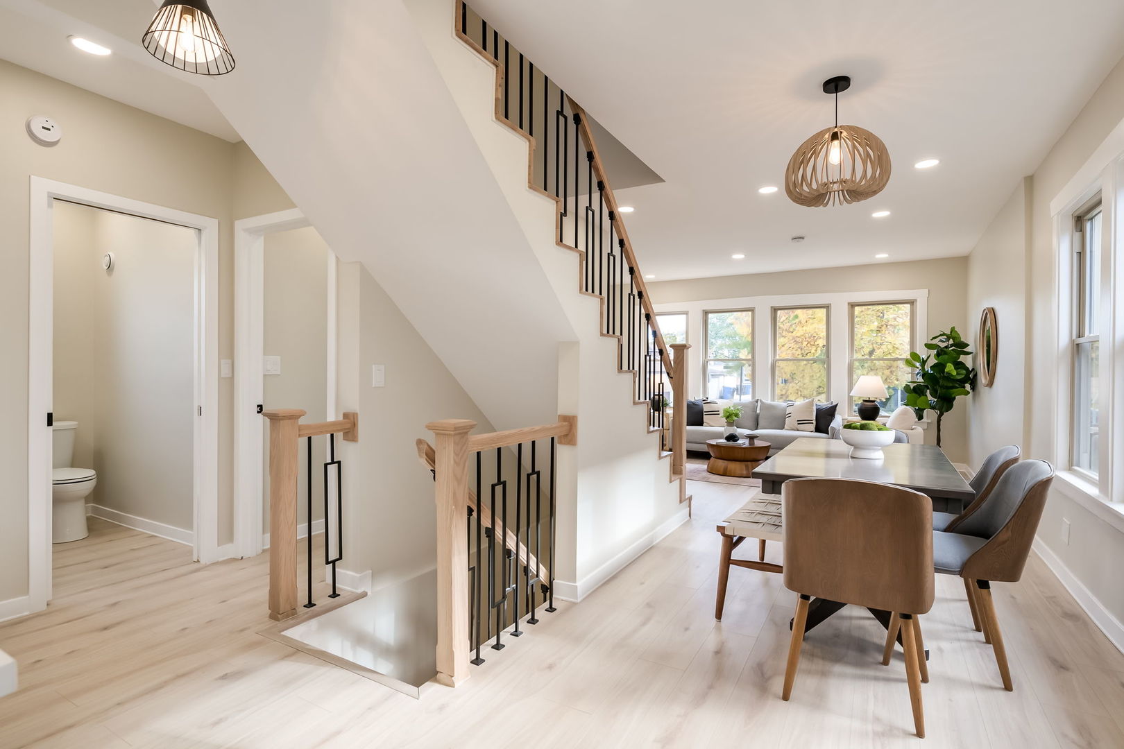 5144 North Kolmar Avenue Chicago, IL 60630 - Photo 6 of 27 a view of a livingroom with furniture and a potted plant
