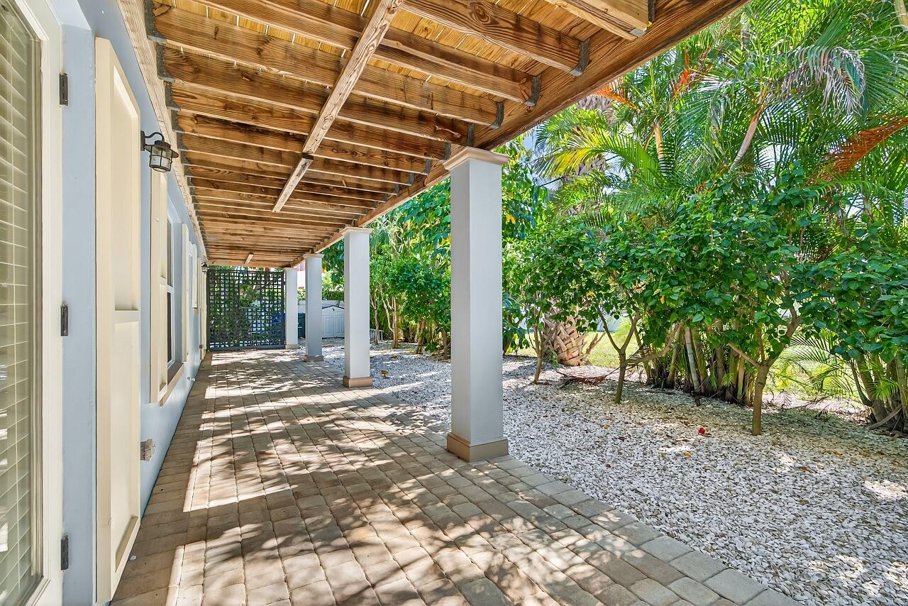 924 Coquina Lane, Unit 3 Vero Beach, FL 32963 - Photo 27 of 44 a view of a backyard with large trees and wooden fence