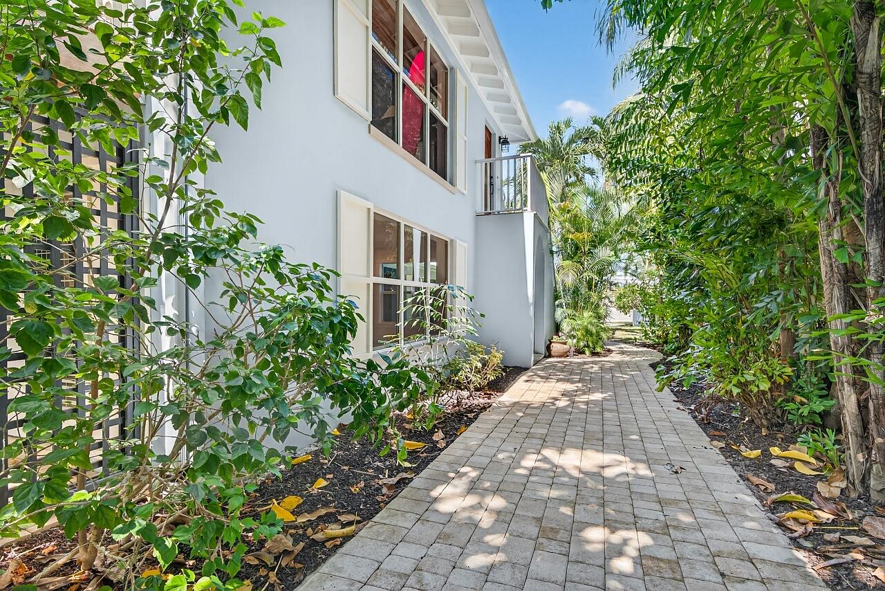 924 Coquina Lane, Unit 3 Vero Beach, FL 32963 - Photo 42 of 44 a view of a pathway with plants and large trees