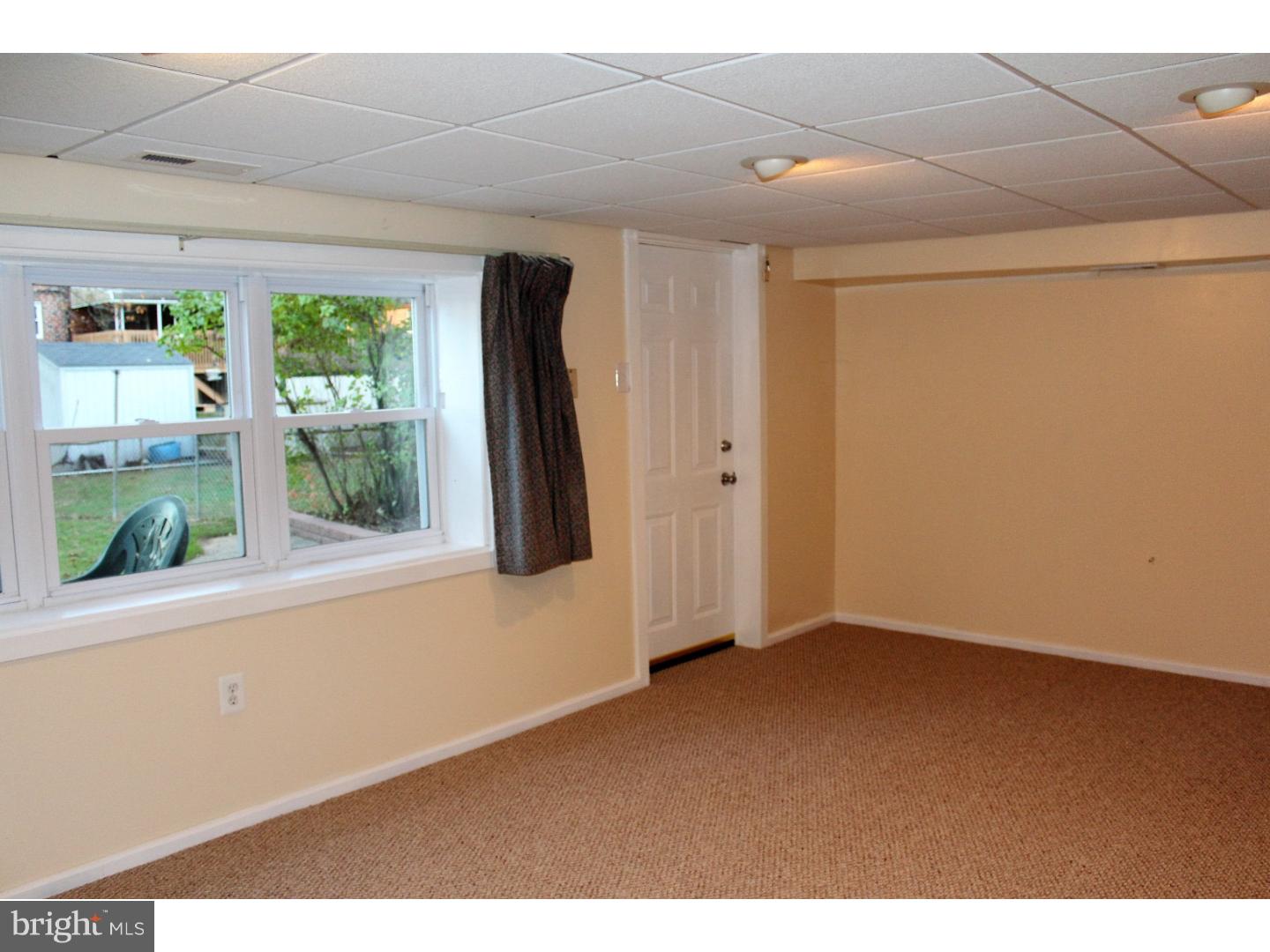 12413 Wyndom Road Philadelphia, PA 19154 - Photo 17 of 22 Family Room
