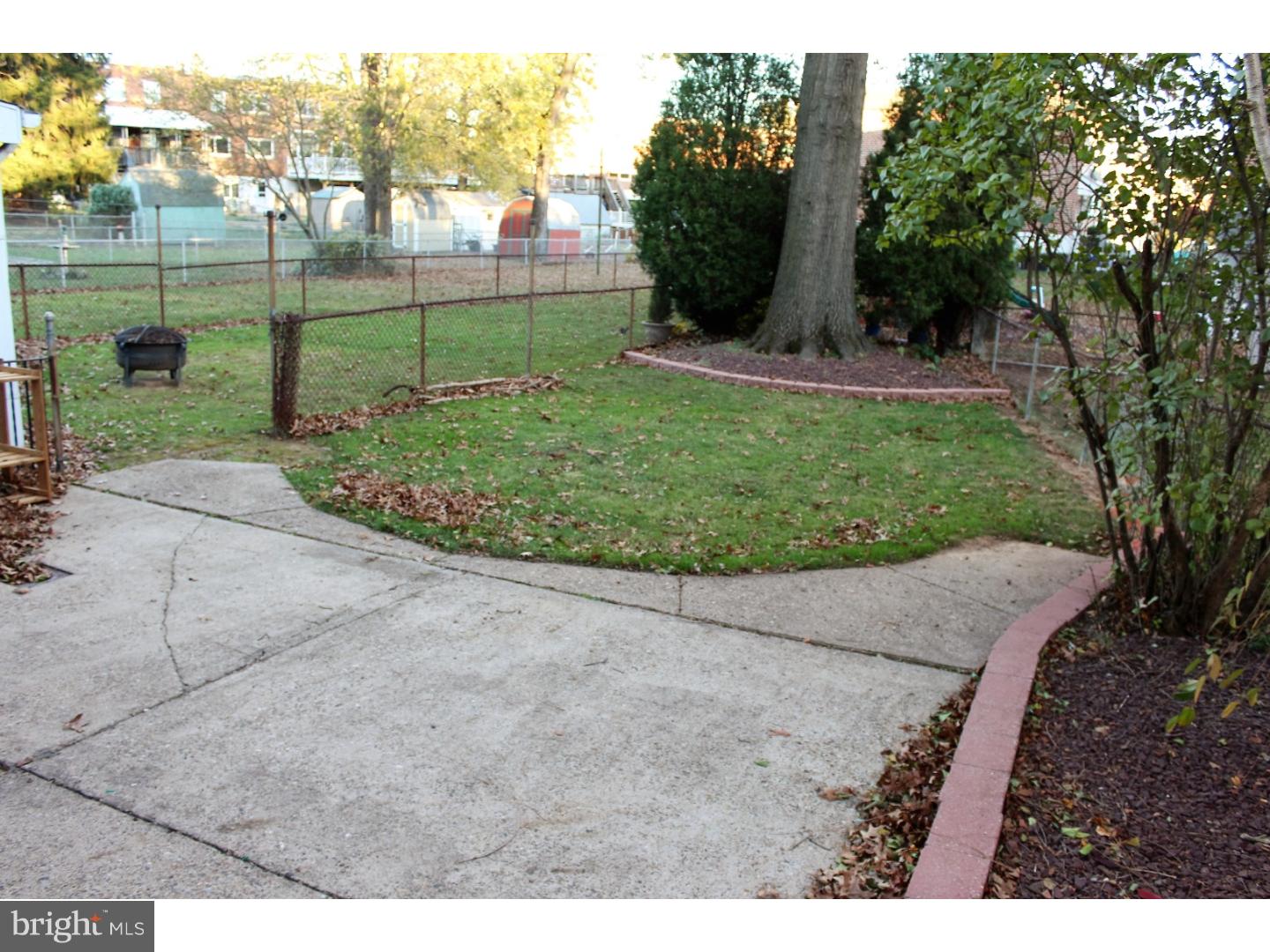 12413 Wyndom Road Philadelphia, PA 19154 - Photo 4 of 22 Back Yard