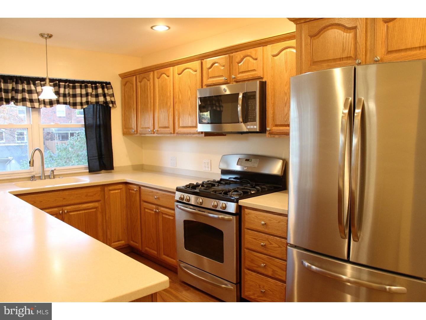 12413 Wyndom Road Philadelphia, PA 19154 - Photo 6 of 22 Kitchen