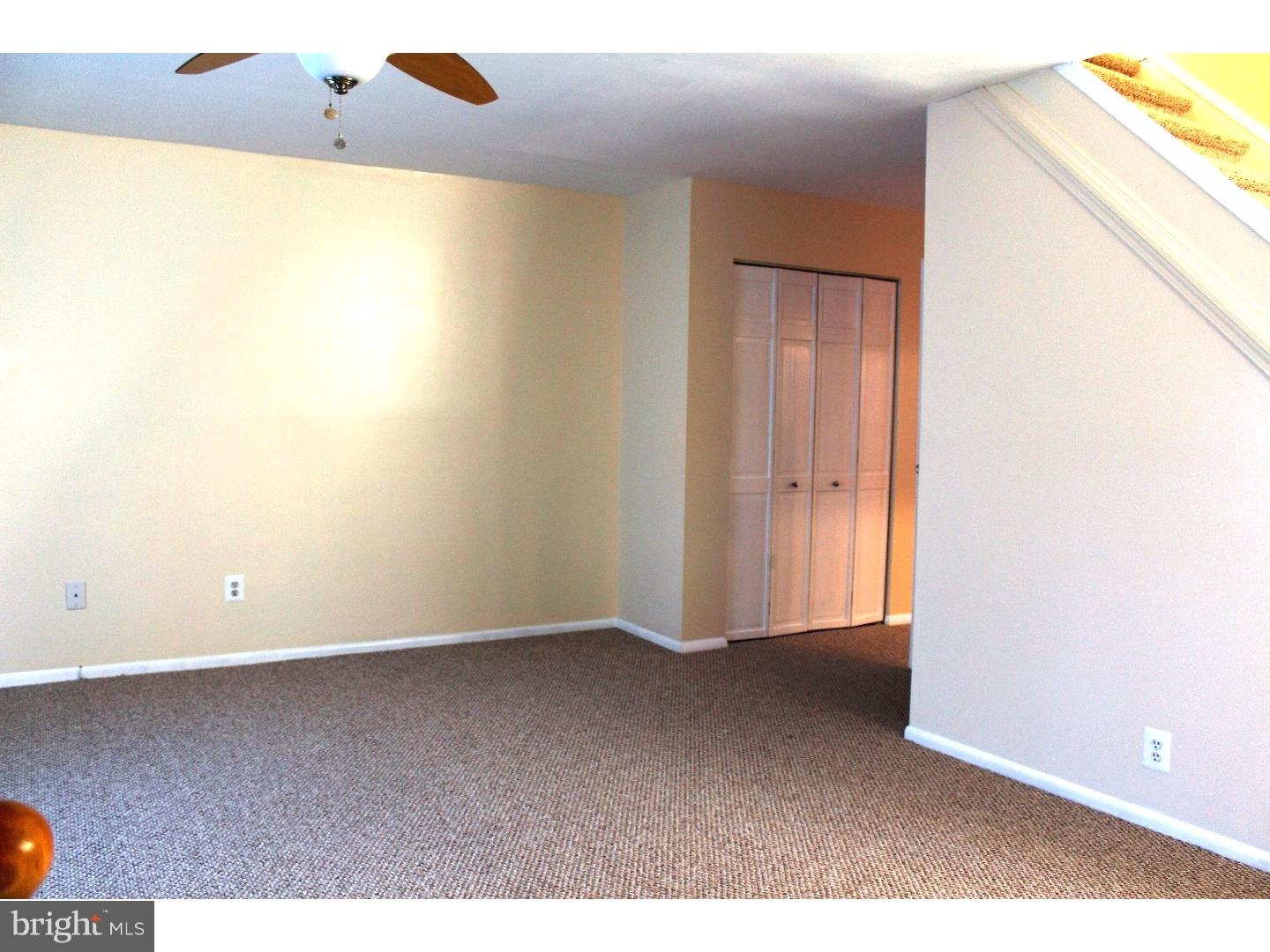 12413 Wyndom Road Philadelphia, PA 19154 - Photo 10 of 22 Living Room