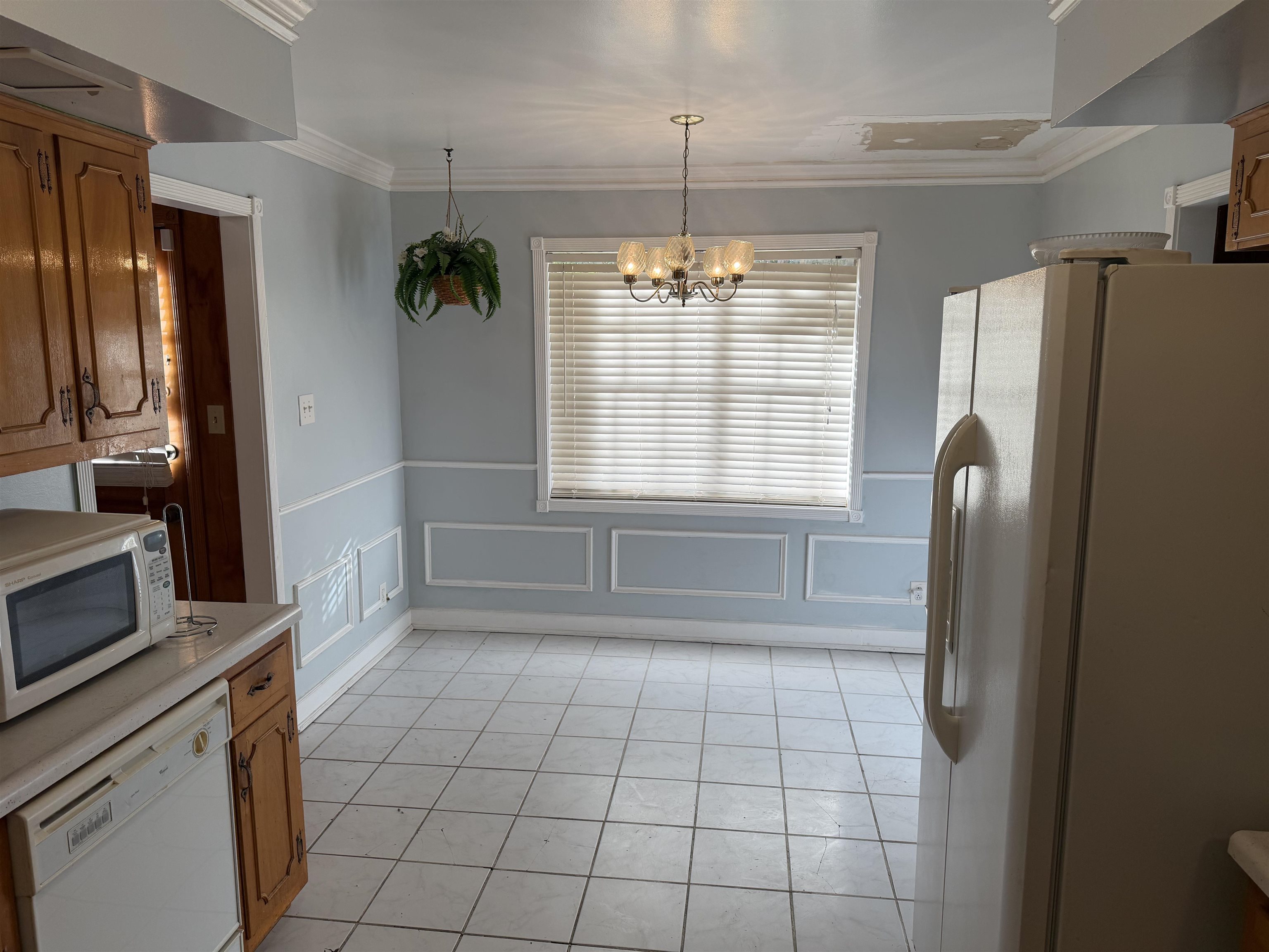 1917 Finley Road Memphis, TN 38116 - Photo 2 of 8 a view of an empty room with a window