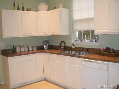 19 Plainview Court Ridge, NY 11961 - Photo 1 of 1 Gallery Image 1