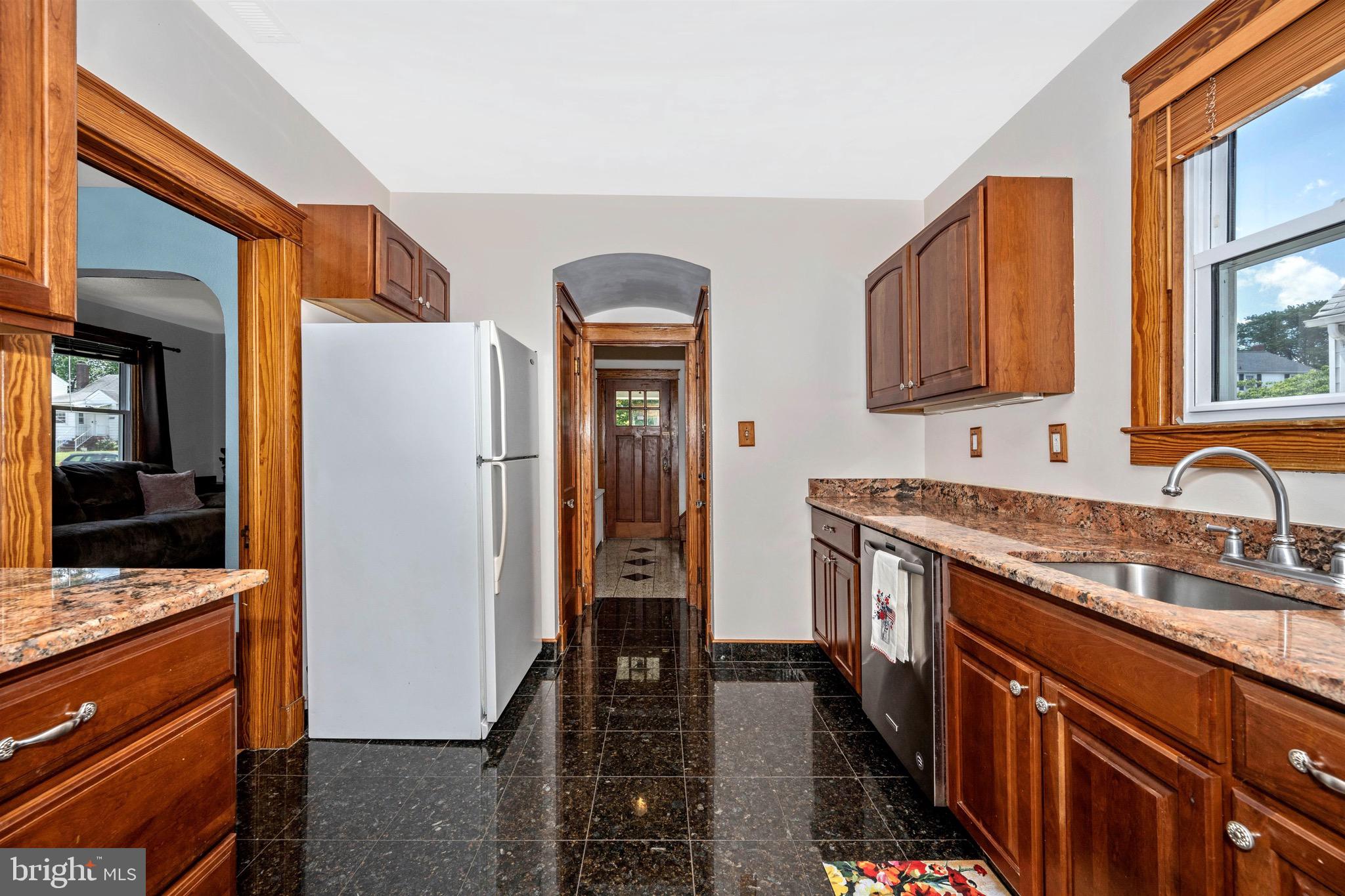 5551 Ashbourne Road Baltimore, MD 21227 - Photo 22 of 52 Kitchen