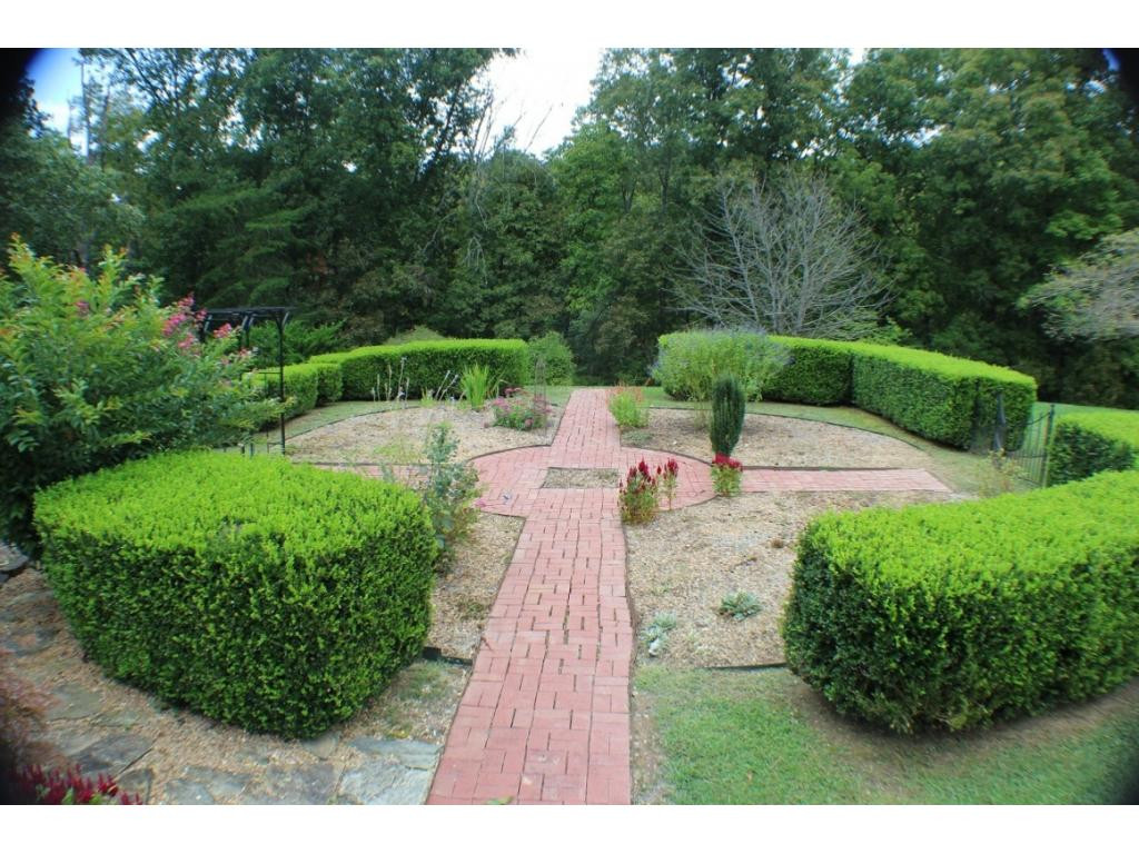 350 Black Road Greeneville, TN 37743 - Photo 28 of 36 Gorgeous Landscaping