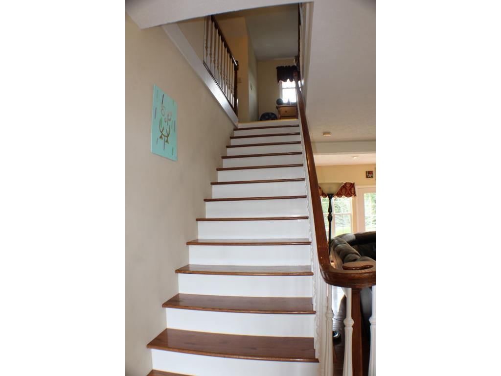 350 Black Road Greeneville, TN 37743 - Photo 8 of 36 Beautiful Stairs Case