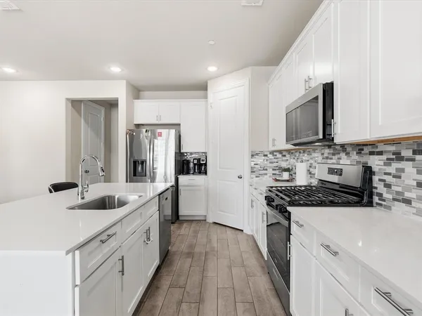 $2,700 | 217 Suma Drive, Euless, TX 76040