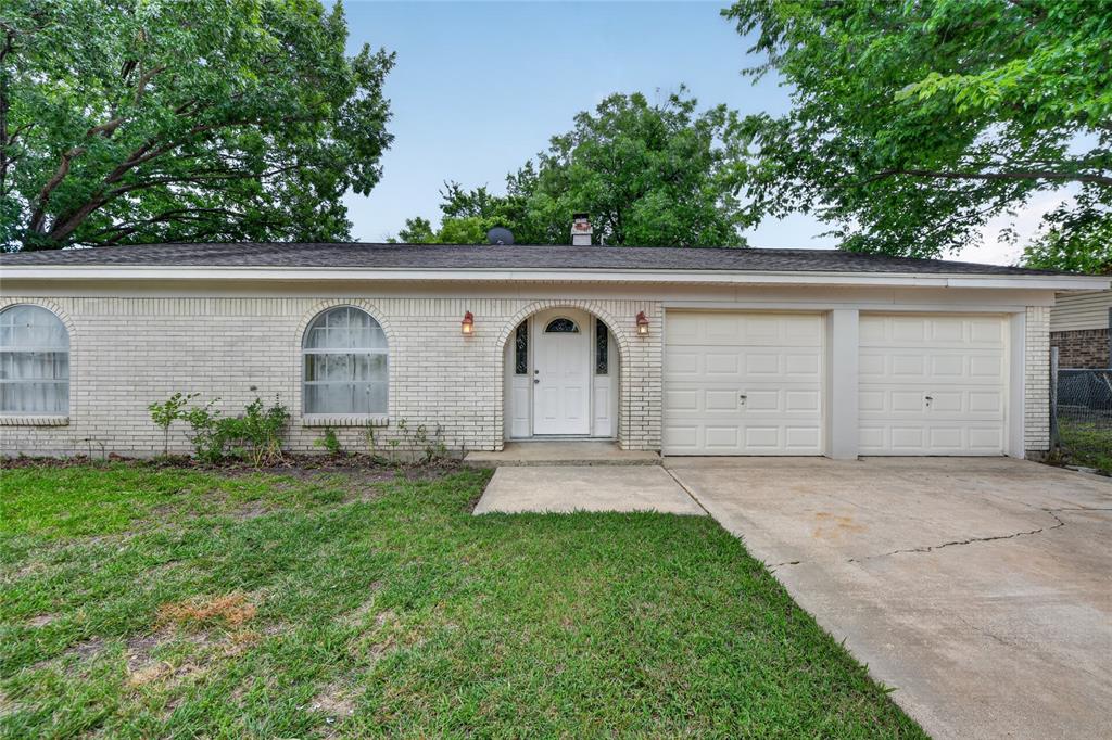 910 Kerry Street Benbrook, TX 76126 - Photo 3 of 32