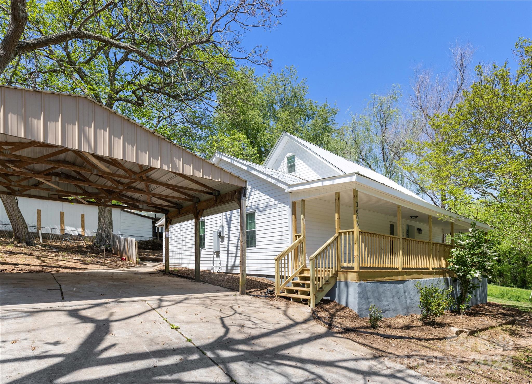 1606 Laboratory Road Lincolnton, NC 28092 - Photo 1 of 22 Gallery Image 1