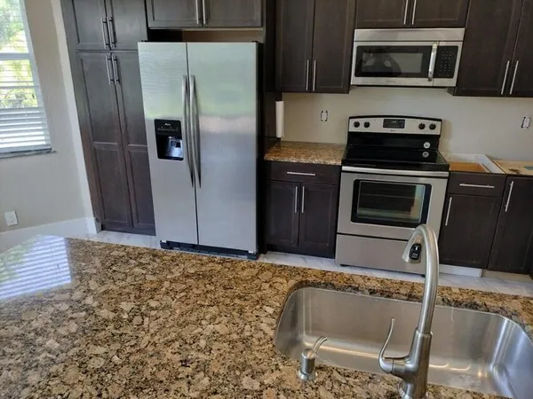 $2,750 | 5671 Sunberry Circle, Fort Pierce, FL 34951