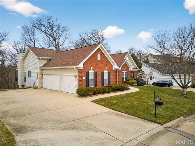 $775,000 | 1304 Kiefer Bluffs Drive, Ballwin, MO 63021