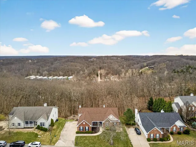 $775,000 | 1304 Kiefer Bluffs Drive, Ballwin, MO 63021