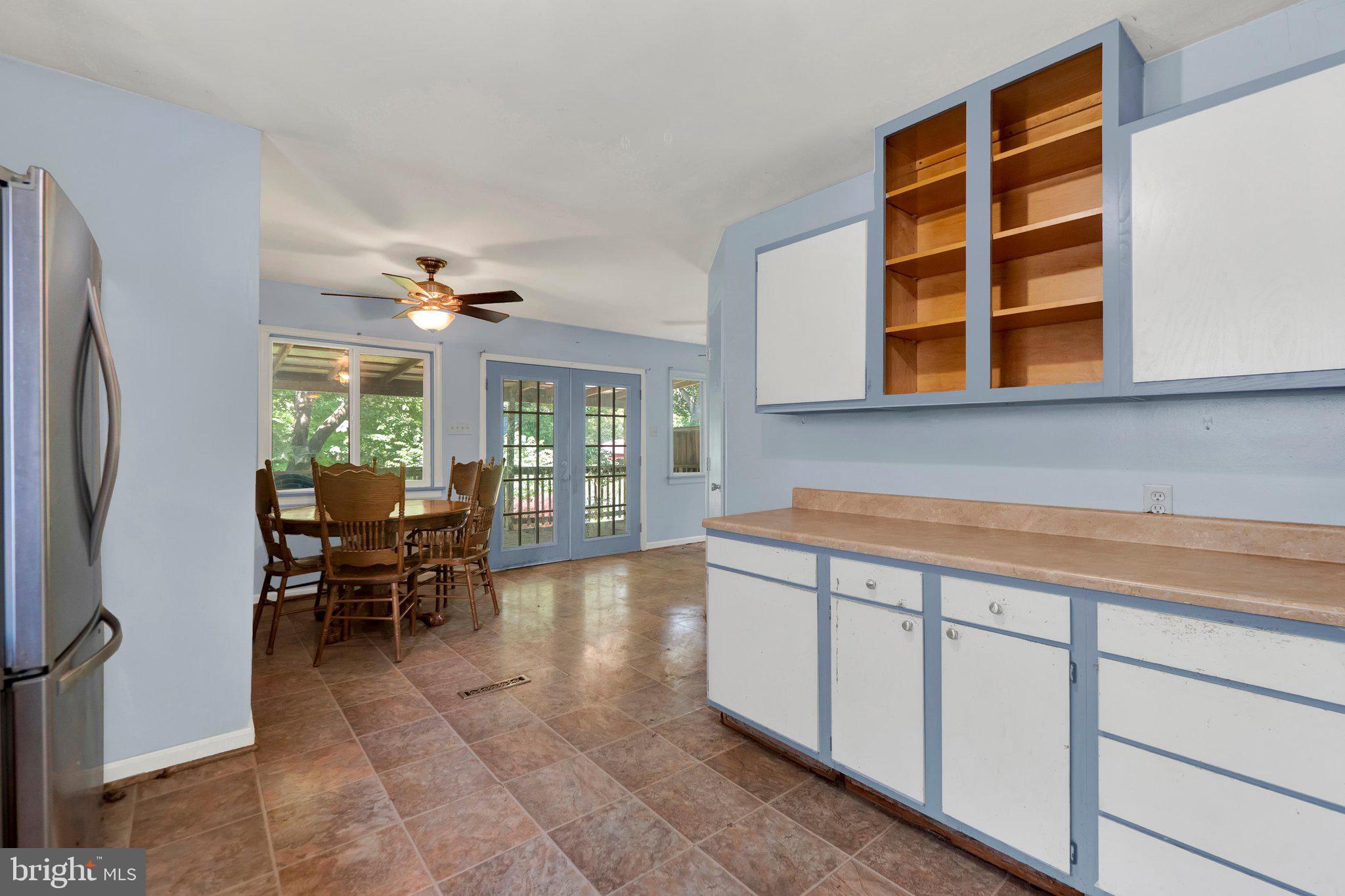 11024 Hickory School Road Williamsport, MD 21795 - Photo 4 of 16 Huge Eat-In Kitchen