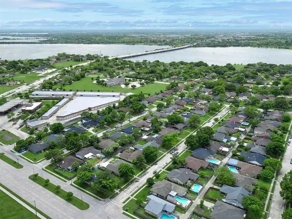 $234,999 | 7202 Lakeshore Drive, Rowlett, TX 75089